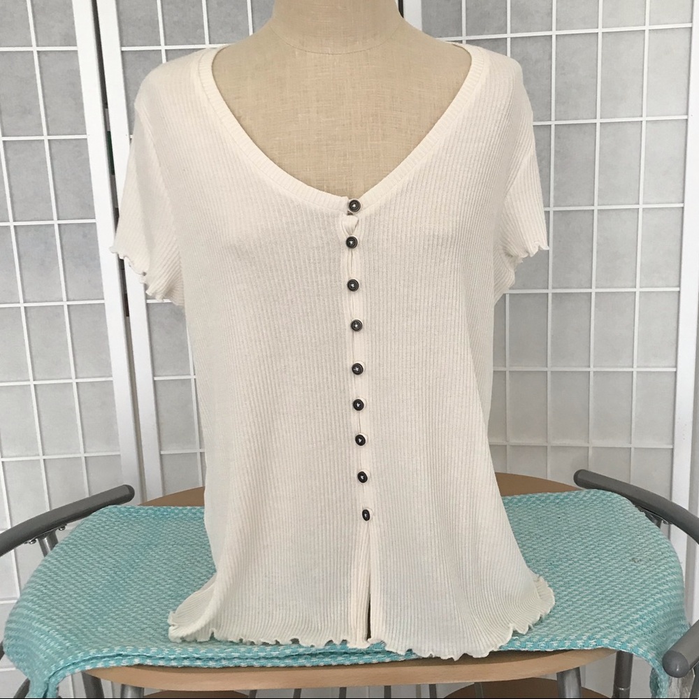 NWT, Maurices cream button down tee, ruffled edges